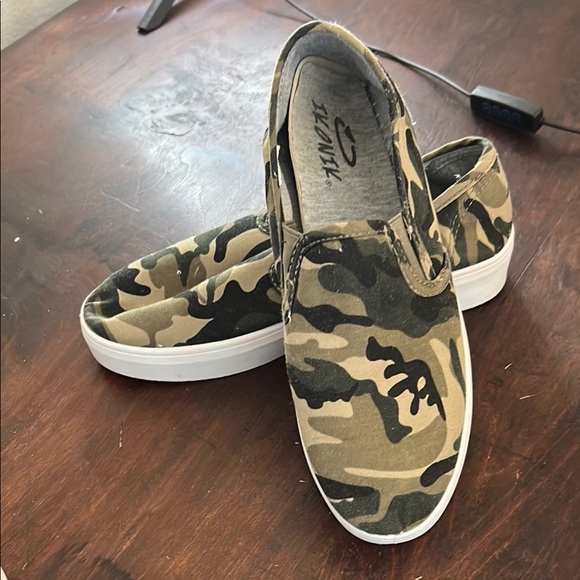 Camouflage Slip-On Sneakers with Green and Tan Canvas - Picture 4 of 4